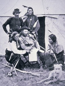 General George A. Custer (1839-76) com seus escoteiros indianos durante a Expedição de Yellowstone de 1873 de American Photographer