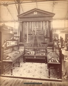 Exposição Kuffel & Essers, Edifício Principal, Exposição Internacional do Centenário, Filadélfia, 1876 (albumen print) de American Photographer