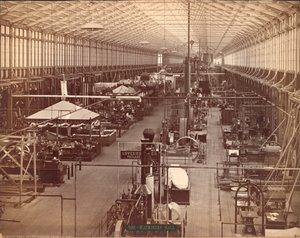 Hall de Máquinas, South Avenue, Exposição Internacional do Centenário da Filadélfia, 1876 (impressão de albúmen de prata) de American Photographer