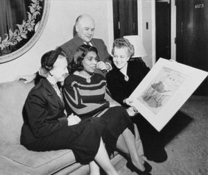 Marian Anderson (1897-1993) e Richard Bucky Fuller (1895-1983) com duas outras mulheres