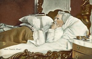 Mark Twain, deitado na cama, a fumar um charuto (fotografia a cores) de American Photographer