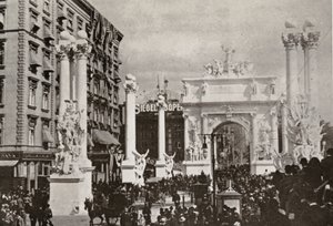 O arco de Dewey em frente ao hotel da Fifth Avenue na 23rd St., cidade de Nova York, celebrando a vitória sobre a Espanha, 1899 de American Photographer
