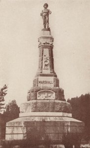 O Monumento ao Descobridor do Ouro em Coloma, Califórnia (fotografia a preto e branco) de American Photographer