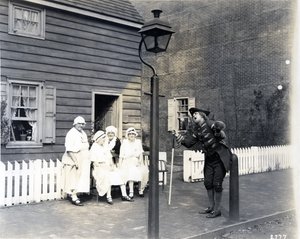 Cidade Crier na High Street, 1926 (impressão de prata gelatina) de American Photographer