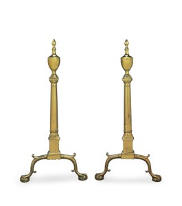 Um par de andirons Chippendale, Filadélfia ou Nova York, 1780-1800 de American School