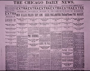Primeira página do The Chicago Daily News reportando o Chicago Haymarket Labor Riot, 5 de Maio de 1886 (papel de jornal) de American School
