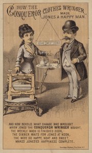 Casal feliz, admirando a roupa de conquistador de American School