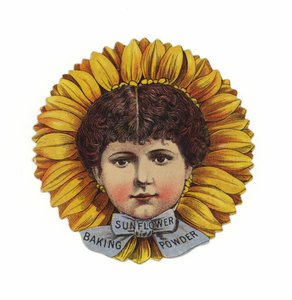 Senhora usando chapéu de girassol, apenas a cabeça de American School