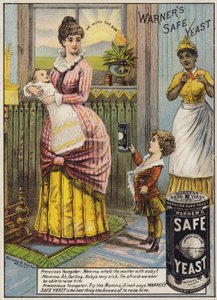 Mãe embalando bebê de American School