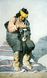 Pueblo man perfurando turquesa, c.1905 (lito colorido) de American School
