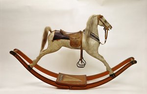 Cavalo de balanço (madeira e couro)