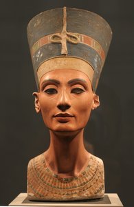O busto de Nefertiti, ca 1350 aC