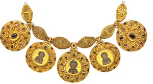 Colar com pingentes, início do século XII de Ancient Russian Art
