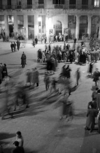 CROTONE - DINAMISMO NA PRAÇA de Ando Gilardi