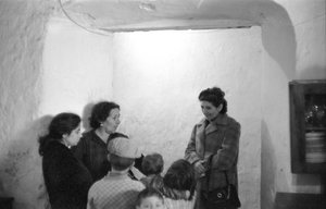 CROTONE - A POBREZA NÃO AUMENTA A GENEROSA HOSPITALIDADE CALABRESA de Ando Gilardi