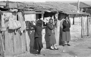 CROTONE - MULHERES DE CALÇÕES,