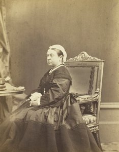 Sua Majestade, a Rainha Vitória, dezembro de 1866. de Andre Adolphe Eugene Disderi