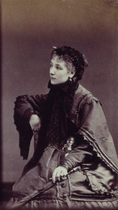 Retrato de Sarah Bernhardt (1844-1923) em traje de cidade de Andre Adolphe Eugene Disderi