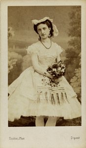 Retrato da bailarina Marfa Muravyeva 1838-1879, 1863. de Andre Adolphe Eugene Disderi