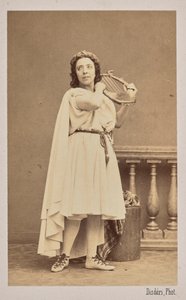 Retrato da cantora e compositora Pauline Viardot 1821-1910, 1862. de Andre Adolphe Eugene Disderi