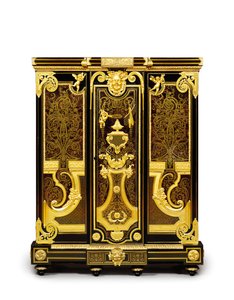 Louis XIV petit armoise, c.1700-10 (ormolu, latão, tartaruga, ébano e marchetaria)
