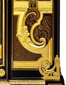 Louis XIV petit armoise, c.1700-10 (ormolu, latão, tartaruga, ébano e marchetaria)