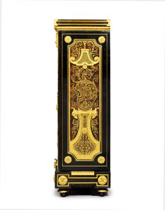 Louis XIV petit armoise, c.1700-10 (ormolu, latão, tartaruga, ébano e marchetaria)