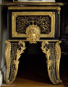 Móveis Louis XIV: cômoda com incrustações de metal com acanto fabricada por Andre Boulle