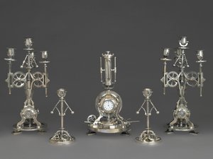 Five Piece Clock Garniture, c.1880 (bronze prateado, vidro e papel) de Andre Romain Guilmet