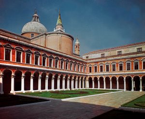 Arquitetura renascentista: vista do claustro da igreja de San Giorgio Maggiore (São Jorge Maior) projetada pelo arquiteto Andrea di Pietro della Gondola dit Palladio (1508-1580) 1566 Veneza (Venezia), Itália