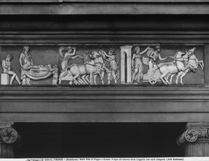 A Morte e a Carruagem do Sol, detalhe do friso de terracota vidrado nos pronaos da Villa di Poggio a Caiano, Prato de Andrea and Bertoldo di Giovanni (c.1420 91) Sansovino