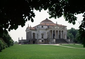 Vista da villa Almerico-Capra conhecida como a Rotonda feita pelo arquitecto italiano Andrea Palladio (1508-1580) em 1567-1570 e concluída por Vincenzo Scamozzi (1552-1616) em 1591, Vicenza, Itália (Vista da villa Almerico Capra ou La rotonda por Andrea Pa de Andrea and Scamozzi Vincenzo Palladio
