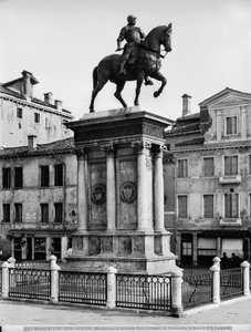 Estátua equestre do condomínio Bartolomeo Colleoni (1400-75) (bronze) (foto a p/b) de Andrea del Verrocchio