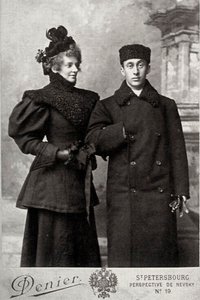 Zinaida Gippius, poeta russo, com o historiador de arte Akim Volynsky, c1890-c1894.