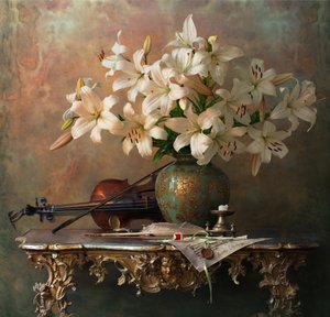 Lírios elegantes e violino de Andrey Morozov