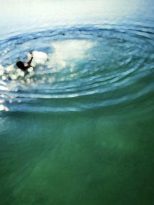 Surfista debaixo de água