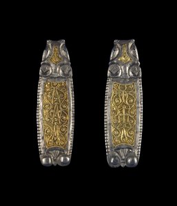 Um par de alças, de Ipsden Heath, Oxfordshire, Late Anglo-Saxon, século IX (prata com incrustações de ouro)