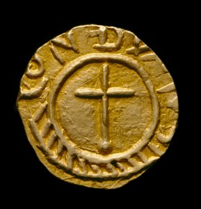 Moeda de Crondall não. 59, moeda anglo-saxônica do Crondall Hoard, Crondall, Hampshire (ouro)