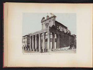 Vista do Templo de Antoninus e Faustina sobre o Fórum Romano em Roma, Itália
Templo de Antoninus und der Faustina. Rom (título sobre o objecto) de Anonymous
