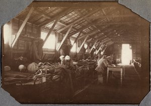 Primeira Guerra Mundial 1914-1918: quartel de soldados de guerra franceses feridos em Couville, no Canal da Mancha, na Baixa Normandia (Baixa Normandia), França. Fotografia anónima em Maio de 1917. Coleção privada, Stella. de Anonymous Anonymous
