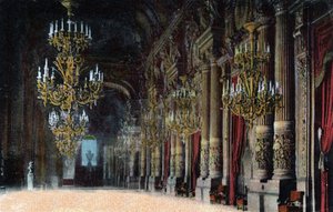 Paris: vista para o grande hall de entrada da Ópera Garnier. Fotografia de 1920 no "Álbum Artístico" da cidade de Paris. Coleção particular. de Anonymous Anonymous