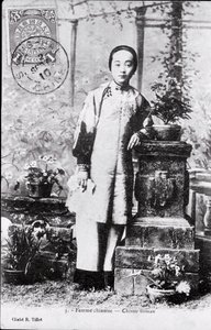 Retrato de uma jovem chinesa em traje tradicional Fotografia do início do século XX - Colecção privada de Anonymous Anonymous