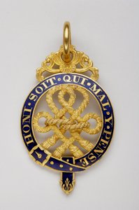 Reino Unido - Ordem da Jarreteira: insígnia de cavalheiro-bailiff do pau preto - O padrão do crachá, um dos "lagos do amor" do colar rodeado por uma liga, foi adotado em 1566 - Lema "Honi est qui mal think about it" - Modelo em u de Anonymous Anonymous