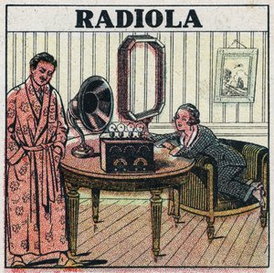 Telefonia sem fios: Conjunto de rádio Radiola. Ilustração anónima de 1925. Coleção privada. de Anonymous Anonymous