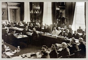 deuxieme conference de la Table ronde - Mahatma Gandhi - Segunda Conferência da Mesa Redonda em Londres, Anónimo. Fotografia de Gelatina Prata de Anonymous Anonymous