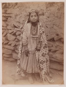 Menina adornada em jóias de prata (impressão de albúmen de prata) de Antoin Sevruguin