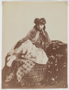 Mulher reclinada com um turbante (impressão de albúmen de prata)