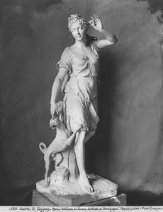 Marie-Adelaide de Savoie, duquesa da Borgonha, como Diana, a Caçadora, 1709 (ver também 209277, 346031, 346032) (mármore)