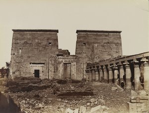 Philae, vista do Pylon com Colunas de Antonio Beato