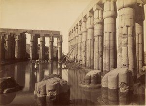 O pátio inundado de Amenhotep III no Templo de Luxor de Antonio Beato